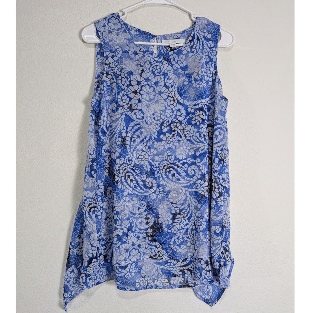 04 Fever Blue White Floral Paisley Handkerchief Hem Sleeveless Blouse Small